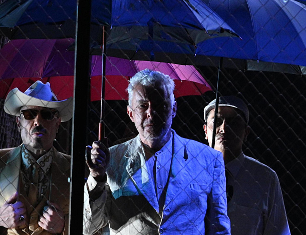 NO ONE WRITES TO THE COLONEL