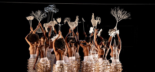 ЗАШТРИХОВАННЫЙ АНСАМБЛЬ