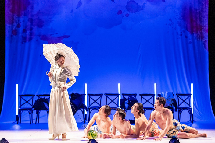 ДАМА С СОБАЧКОЙ